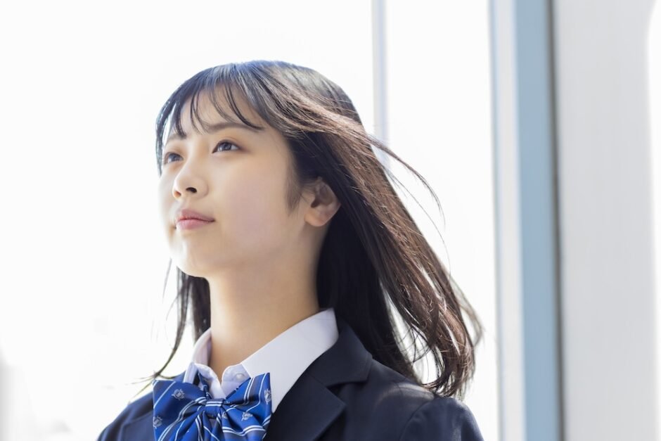 前を向いて歩き出す生徒